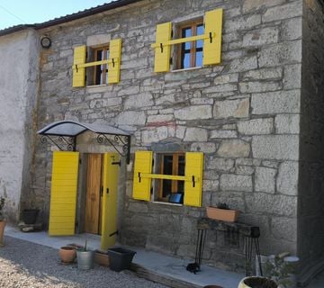Istra, okolica Buzeta, kamena kuća - cover