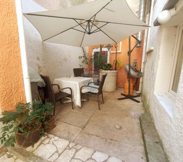 Rovinj, poslovni prostor i apartman na jedinstvenoj poziciji! - cover