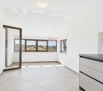 Rovinj - Stan u potkrovlju manje zgrade, 108 m², pogled more  - cover