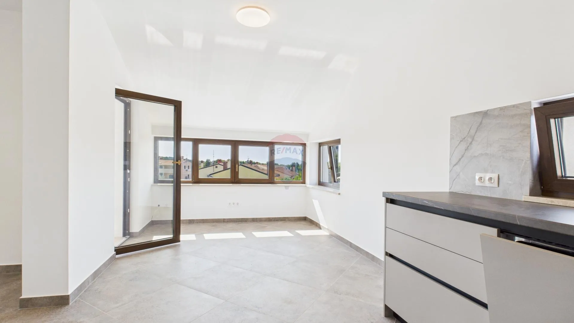 Rovinj - Stan u potkrovlju manje zgrade, 108 m², pogled more  - cover