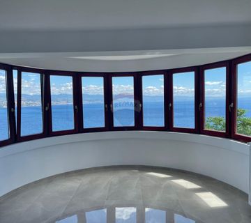 OPATIJA - PROSTRANI STAN 156 m2 NA PRVOM KATU - cover