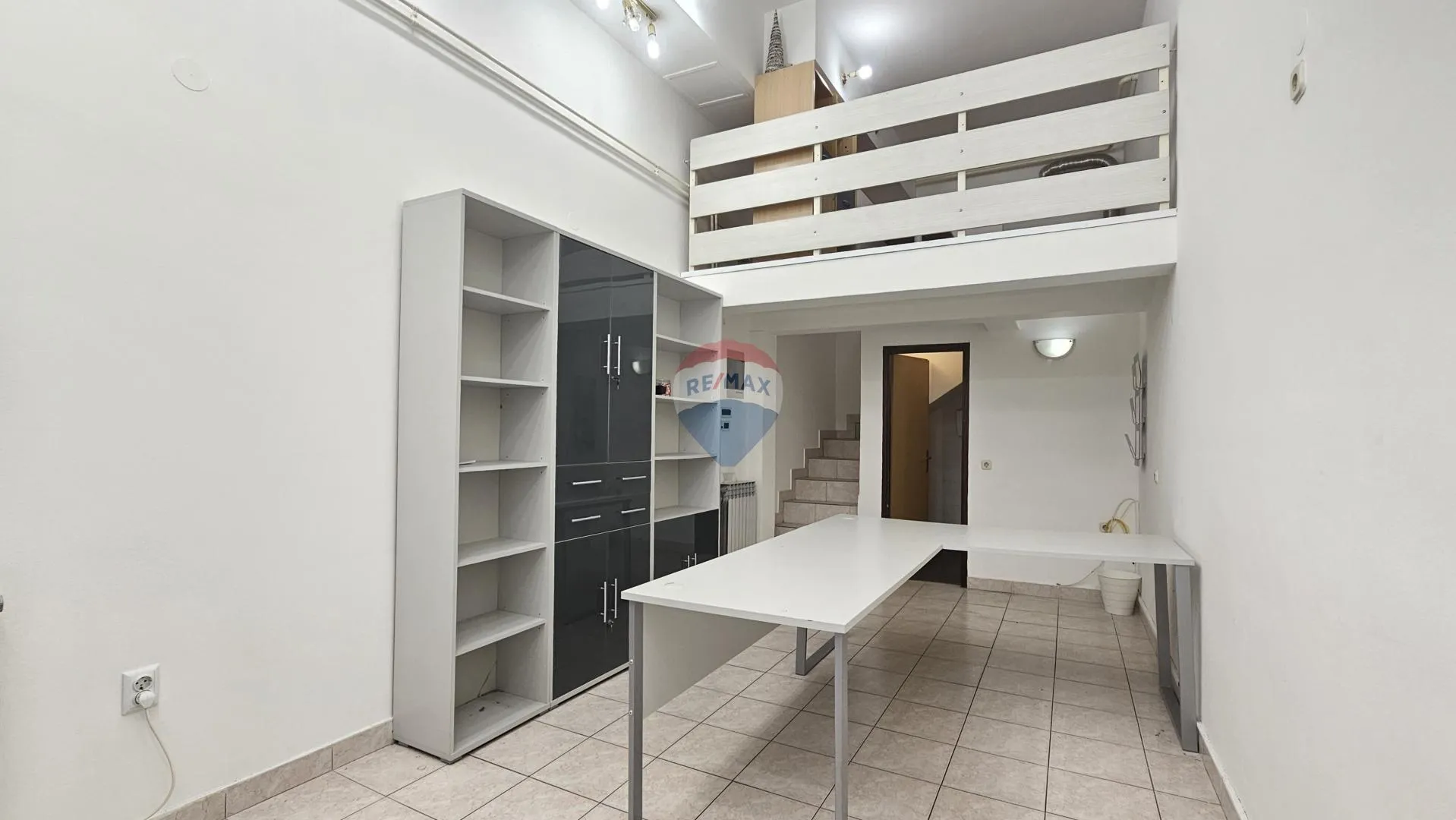 Zagreb, Knežija - poslovni prostor s galerijom - cover