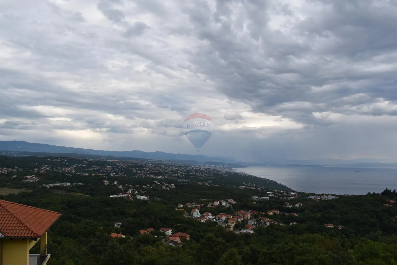 Stan s panoramskim pogledom - Rukavac - cover