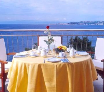 Istra, Umag - apartman prizemlje, terasa, lift, pogled more, plaža, bazen, golf - cover