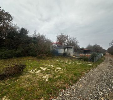 Istra, Peroj, negrađevinsko zemljište 648m2 - cover