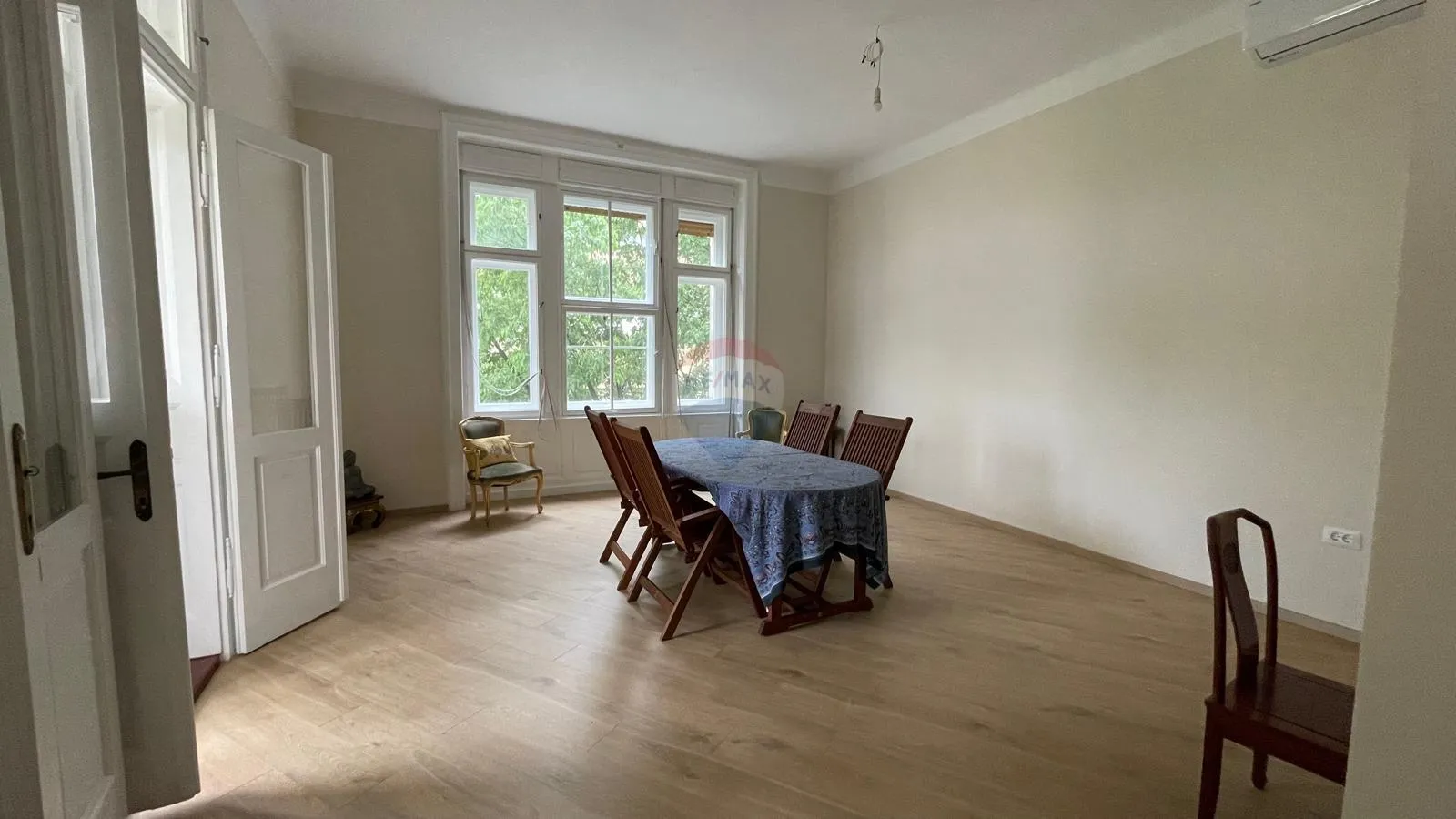 Istra,Pula trosobni stan u austrougarskoj vili Münz  - cover