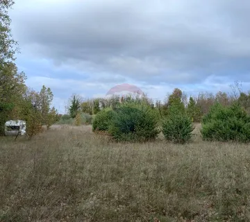 Istra,Krnica- poljoprivredno zemljište u blizini mjesta i istočne obale - cover