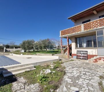 Istra, Rakalj- kuća s bazenom i građevinskim zemljištem - cover
