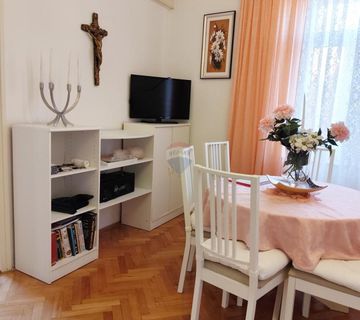 Senj,50 m2,  2S+DB, centar, u blizini mora - cover