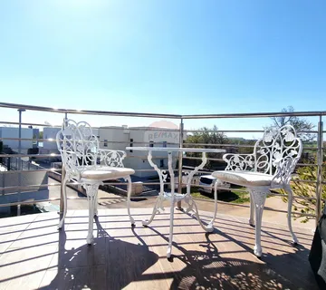 Istra,Karigador-Stan 300 m do mora s pogledom,prvi kat - cover