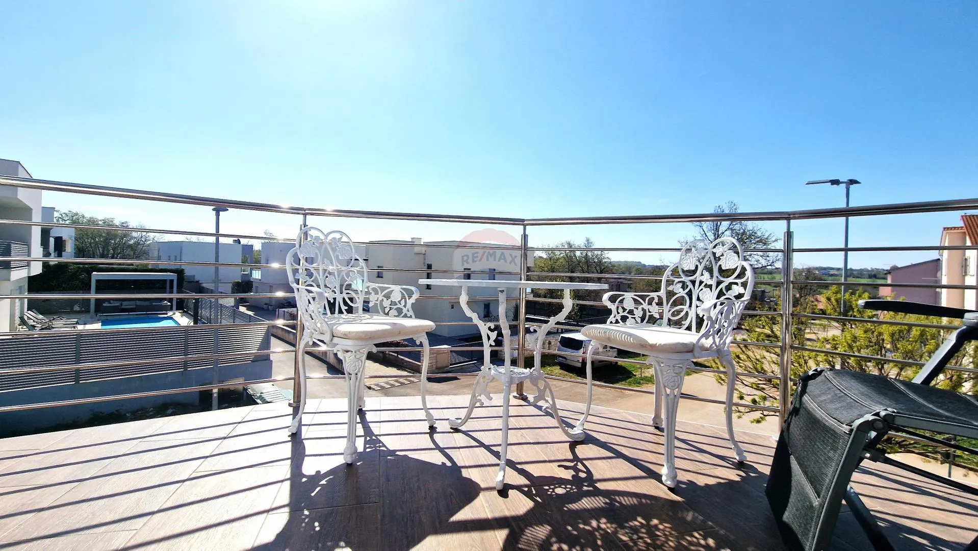 Istra,Karigador-Stan 300 m do mora s pogledom,prvi kat - cover