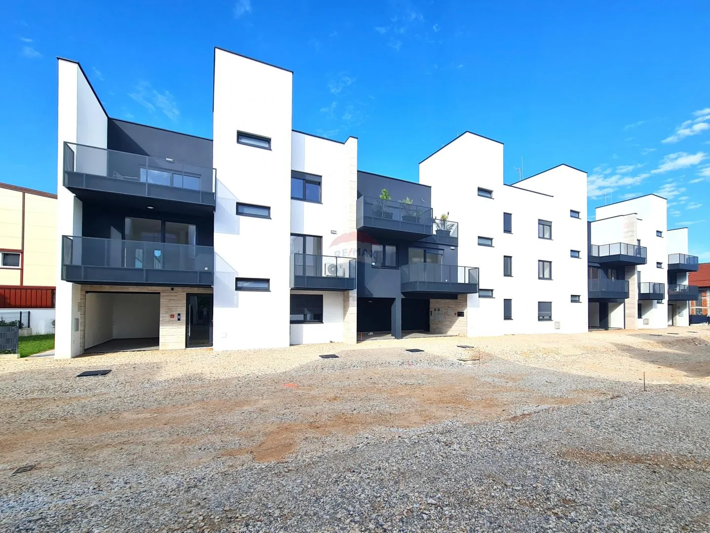 Sesvete – luksuzni penthouse s krovnom terasom, 122m2 - cover