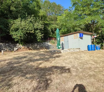 Baška - polj. zemljište, prekrasan pogled, pomoćni objekt - cover