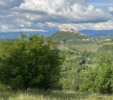Motovun - okolica, građevinsko zemljište sa prekrasnim pogledom na Motovun - cover