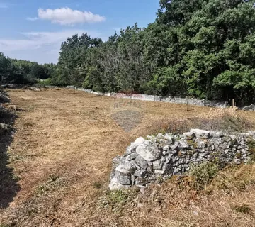 SV. PETAR U ŠUMI - Prekrasna oranica omeđena suhozidom - cover