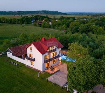 Plitvice- kuća sa 4 apartmana i bazenom u funkciji turizma - cover