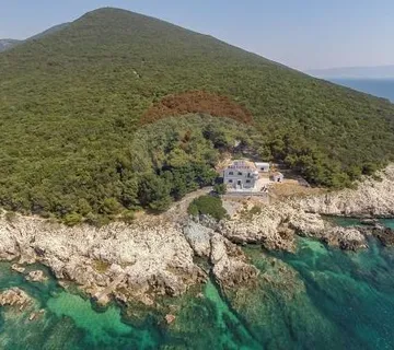 ISTRA, SKITAČA - veliko negrađevinsko zemljište od 6 ha s 5 građevina - cover