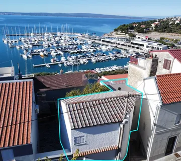 Novi Vinodolski - kuća u starom gradu 2. red od mora - cover