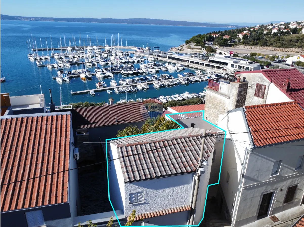 Novi Vinodolski - kuća u starom gradu 2. red od mora - cover