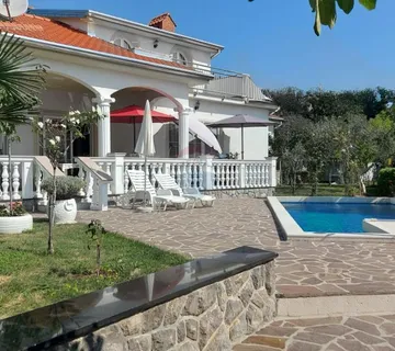 Opatija, Pobri - samostojeća kuća sa bazenom - cover