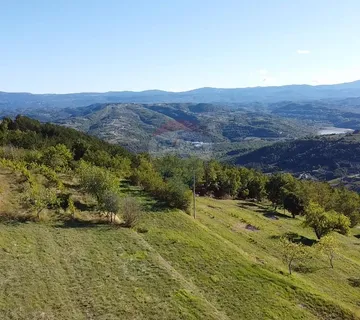 Motovun okolica, građevinski i poljoprivredni teren lijepog pogleda - cover