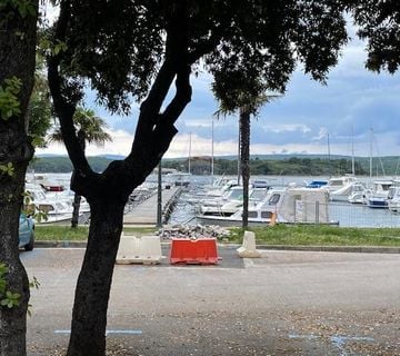 Otok Krk-Punat, prvi red do mora, 180 m2 - cover