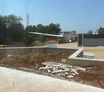 Istra, Poreč - trosoban stan sa vrtom u novogradnji - cover