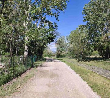 Baška - polj. zemljište 694m2, pogodno za parking - cover
