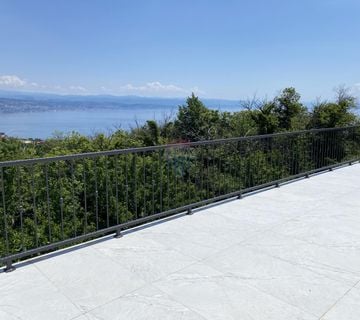 IKA - OPRIĆ, Stan 2.682€/m2 od 111,30 m2  sa 2 terase - cover