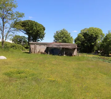 Kaštelir, prelijepa parcela usred bujnog zelenila - cover