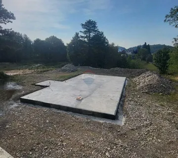 Klana, građevinsko zemljište 1102 m2 s građevinskom dozvolom - cover