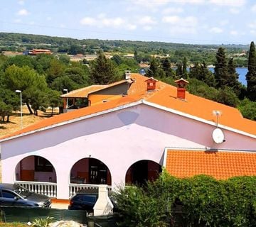 ISTRA, BANJOLE, samostojeća kuća s dva stana - cover