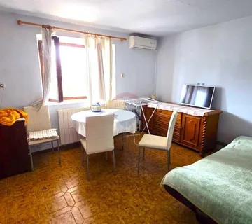 Istra,Rovinj-9 km,kuća,dvorište-1217m2,mirna ulica - cover