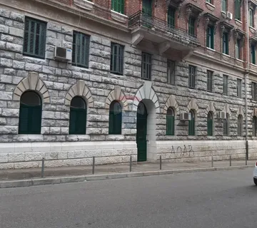 Centar-Stan od 180m2 na prvom katu za najam - cover