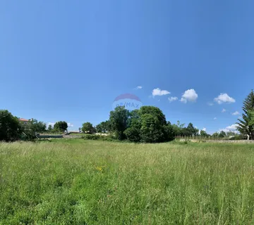 Istra, Tinjan, građevinska parcela sa dovedenim priključkom struje i vode - cover