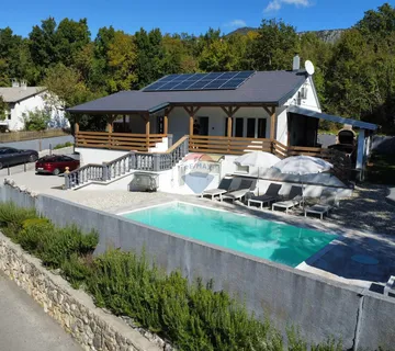 Crikvenica, Grižane  samostojeća vila s dva apartmana, pomoćnom kućom i infinity bazenom - cover