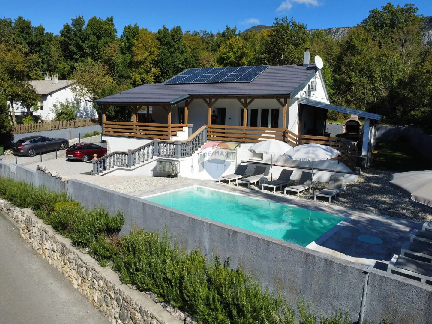 Crikvenica, Grižane  samostojeća vila s dva apartmana, pomoćnom kućom i infinity bazenom - cover