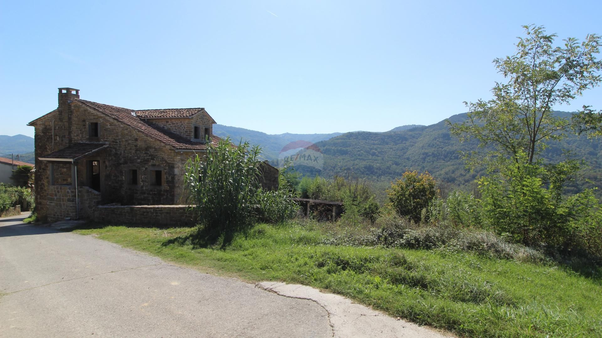 Istra, Motovun okolica, kamena kuća s predivnim pogledom - cover