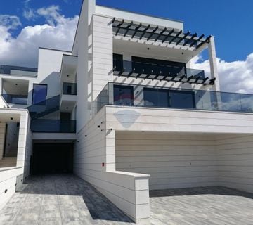 Crikvenica, Crikvenica- dvoetažni stan sa bazenom i liftom u villi visoke kvalitete - cover