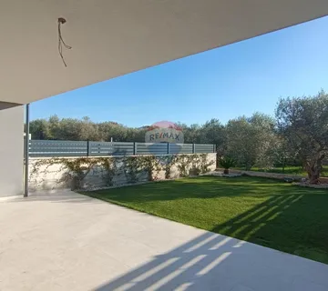 Istra, Novigrad - Dvosoban stan u prizemlju novogradnja - cover