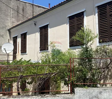 Novi Vinodolski, Centar, kuća, 130 m2 - cover