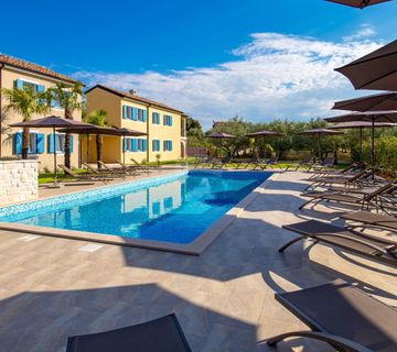 POREČ-kuća i 6 apartmana s bazenom, uhodano poslovanje - cover