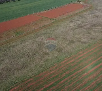Lijepo poljoprivredno zemljište u blizini Poreča - cover
