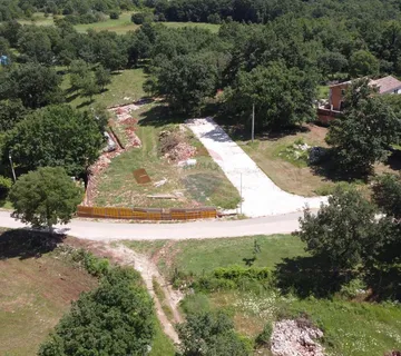 ISTRA, SV. LOVREČ - Građevinsko zemljište 989 m2 s priključcima i dozvolom - cover