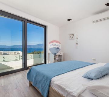 KOSTRENA - dvoetažni stan s bazenom - cover