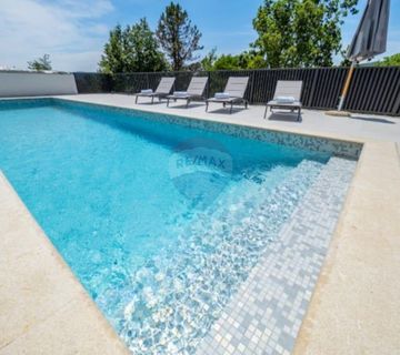 KRK-Villa s bazenom-160m2-500m od mora - cover