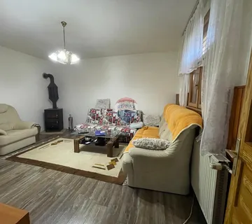 Radoboj – Kuća s gospodarskim objektom  - cover