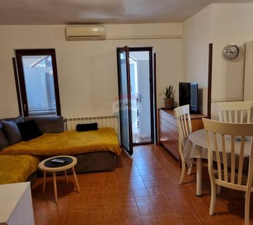 Istra, Pula stan 150m2 + dvorište 300 m2 - cover