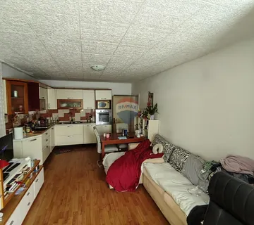 Varaždin - samostojeća kuća u centru, 200 m2 - cover