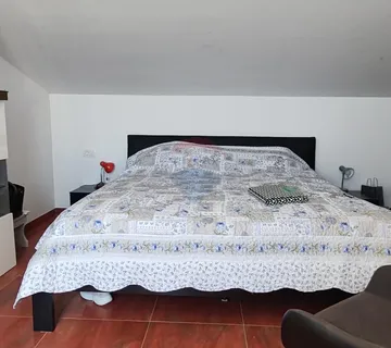 Rab, Barbat - potkrovlje s velikom terasom, blizina plaže - cover
